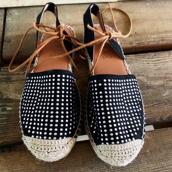 GROOVE - Picture 2 of 7